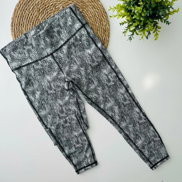 GapFit Shine Jacquard Leggings Size Small - Picture 2 of 10
